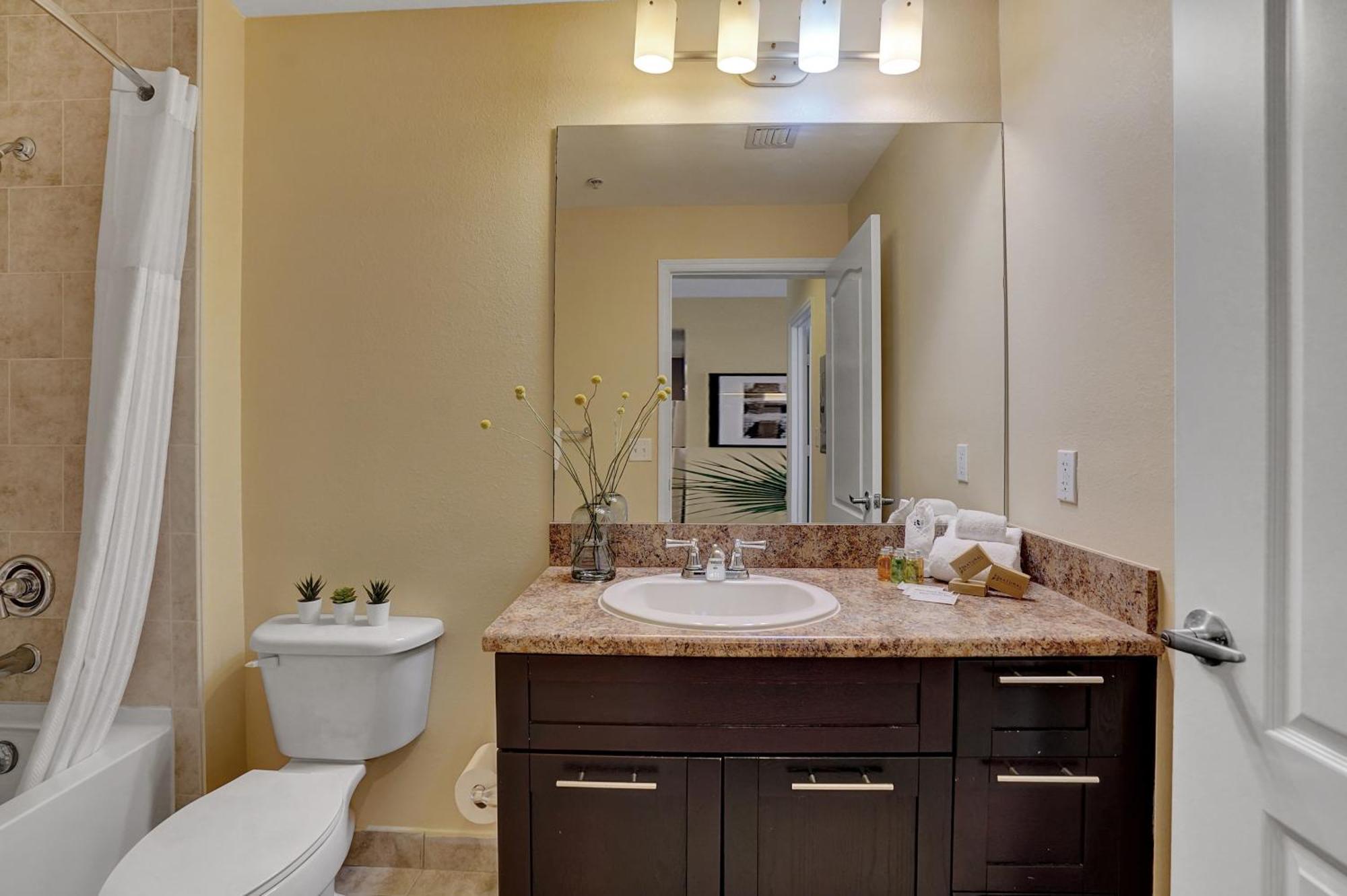 Dharma Home Suites South Miami At Red Road Commons Zewnętrze zdjęcie